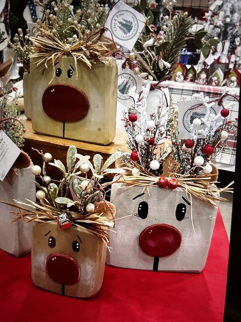 Christmas Craft Ideas, Wooden Christmas Crafts, Wooden Reindeer, Country Christmas Decorations, Christmas Wood Crafts, Holiday Crafts Christmas, Christmas Store, Christmas Ornament Crafts, Primitive Christmas