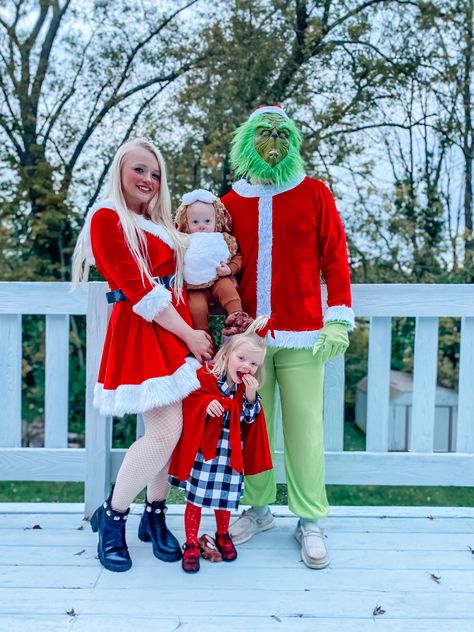 Family of four Halloween costume. Grinch family. Martha may. Grinch. Dog max. Cindy Lou who. Grinch Themed Family Pictures, The Grinch Halloween Costume Family, The Grinch Family Costumes, Family Of 4 Costume Ideas, Halloween Costume Ideas For Family, Halloween Family Of 4 Costumes, Family Costume Ideas For 4, Costume Ideas For Family, Family Of 4 Halloween Costumes