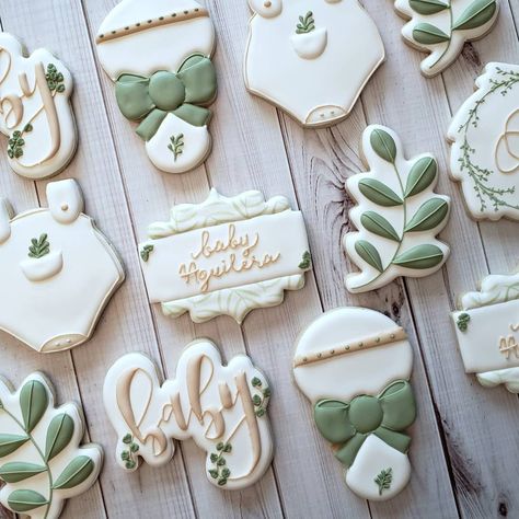 Baby Shower Verde, Cookies Decorated With Royal Icing, Tiffany Baby Showers, Gender Reveal Cookies, Farm Cookies, Icing Ideas, Yummy Sugar Cookies, Natural Baby Shower, Sugar Cookie Icing