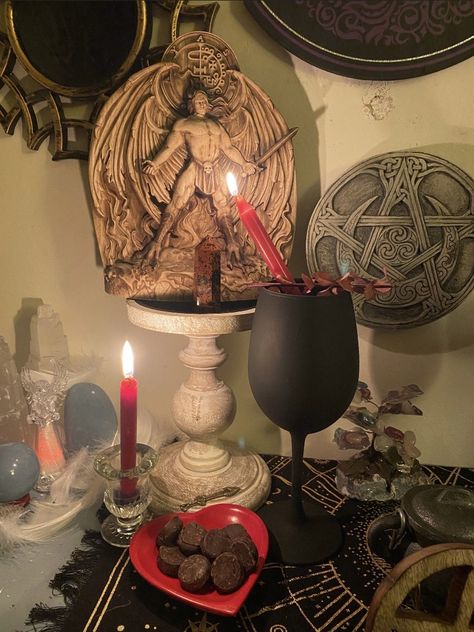 Shaman Altar, Alter Decor, Witchcraft Spells For Beginners, Witchcraft Altar, Witch Room, Teen Witch, Pool Boy, Pagan Altar, Spells Witchcraft