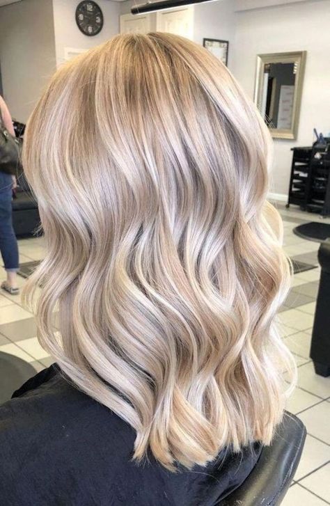 Champagne Blonde Hair, Creamy Blonde, Champagne Blonde, European Hair, Blonde Hair Inspiration, Honey Hair, Blonde Hair Shades, Balayage Hair Blonde, Blonde Hair Looks