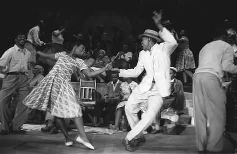 How Black people dressed in the 1800's - Express Yourself Juke Joints, Dance With Me, Lindy Hop, Swing Dancing, Dancing Aesthetic, Swing Dance, People Dancing, Ballroom Dancing, Jazz Dance