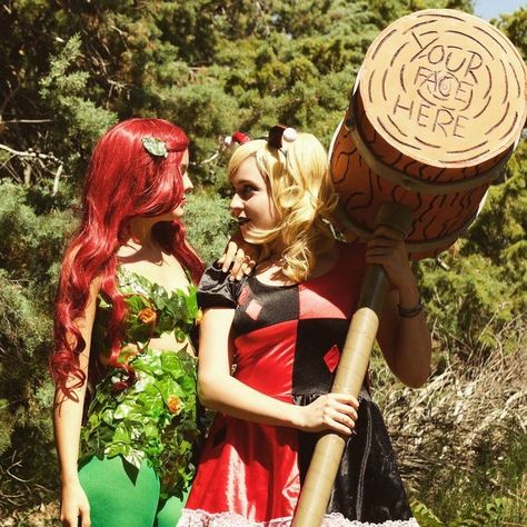 #harlivy #poisonquinn #harleyxivy #harleyquinn #poisonivy Pretty Poison, Poison Ivy Cosplay, Joker Batman, Dc Cosplay, Arkham Asylum, Harley Quinn Cosplay, American Comics, Girls Love, Poison Ivy