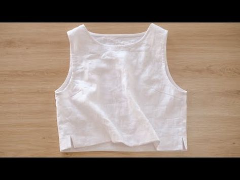 (1525) DIY linen crop top with side slits - YouTube Diy Linen Top, Linen Top Sewing Pattern, Basic Pattern Making, Bias Tape Neckline, Crop Top Sewing Pattern, Simple Crop Top, Diy Crop Top, Loose Crop Top, Basic Pattern