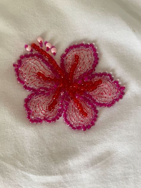 Flower Beading Embroidery, Embroidery Beading Patterns, Simple Stitching Ideas, Clothes With Pearls, Beading Ideas On Clothes, Beading And Embroidery, Bead Embroidery Aesthetic, Beaded Clothing Diy, Beaded Flowers Embroidery