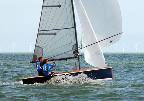 Coolest dinghies: Merlin Rocket. Dinghy Sailboat, Sailing Kayak, Sailboat Plans, Utility Boat, Sail World, Sailing Dinghy, Classic Sailing, Classic Wooden Boats, Small Sailboats