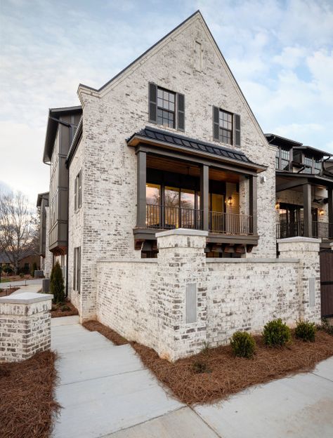 Light Wash Brick Exterior, White Wash Outdoor Brick, Lime Wash Brown Brick, Light Brick Stain, White Brick Colors, Stained Brick House Exterior, Lime Washed Brick Exterior, Whitewash Brick Exterior, Light Colored Brick