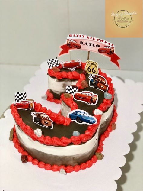 Lightning Mcqueen Cupcakes, Mcqueen Theme Cake, Mcqueen Cupcakes, Cake Pulls, Theme Cake, Pull Apart, Lightning Mcqueen, Number 3, Themed Cakes