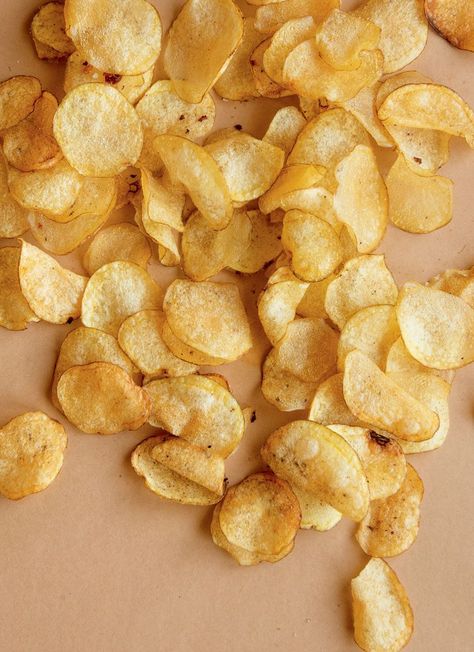 Airfryer Recept, Spicy Salt, Fresh Potato, Food Manufacturing, Potato Crisps, Banana Chips, Eat Lunch, Food Wallpaper, Potato Chips