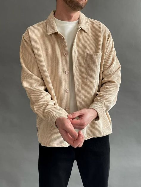 Beige Jacket Outfit, Men Fashion Casual Shirts, Queer Fashion, Beige Jacket, Fall Outfits Men, Cool Outfits For Men, Men Fashion Casual Outfits, Korean Outfits, Outfits Aesthetic