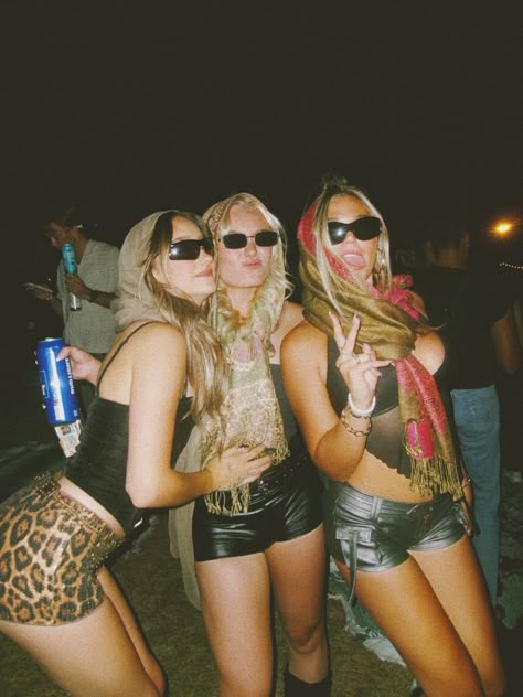 Friends rave photos aesthetic outfits Rave Aesthetic Vision Board, Funny Festival Outfits, Festival Theme Outfit, Rave After Party Outfit, Night Festival Aesthetic, Festival Season Outfits, Mad Cool Festival Outfit, Ashtin Earle Rave Outfits, Rave Sorority Theme