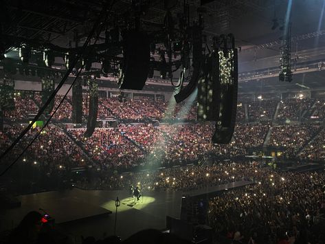 billie eilish @ rod laver arena melbourne (third show) Billie Finneas, Rod Laver Arena, Rod Laver, Billie Eilish, Melbourne, Concert