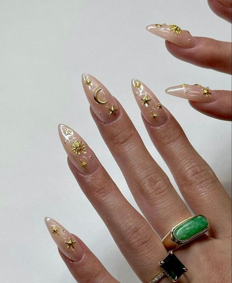 Gold Galaxy Nails, Gold Sun And Moon Nails, Gold Jewel Nails, Soft Gold Nails, Edgy Wedding Nails, Gold Moon Nails, Gold Sun Nails, Gold Nails Aesthetic, Nail Art With Charms