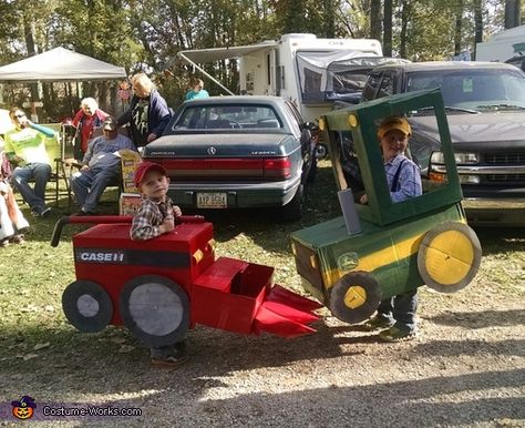 Diy Combine Costume, Combine Costume, Wagon Costume, Farm Picnic, 2015 Halloween Costumes, Spirit Days, Box Costumes, Homemade Costume, Costume Works