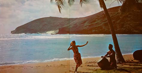 Hawaii 70s, Island Life Aesthetic Vintage, Vintage Hawaii Photos, Hawaii In The 60s, Hawaii Film Photography, City Of God, Vintage Hawaii, Island Living, Island Girl