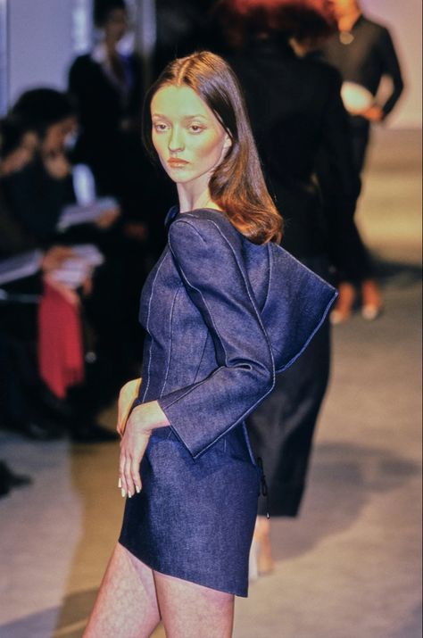 Details from Theirry Mugler’s 1998 Spring / Summer Haute Couture show Thierry Mugler Haute Couture, Thierry Mugler Runway, Audrey Marnay, 1998 Couture, Manfred Thierry Mugler, Mugler Runway, Summer Haute Couture, 2000s Runway, Runway Magazine