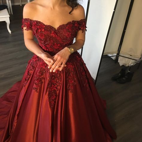 1,001 Likes, 4 Comments - Tugba Kaygisiz (@simacouturedresses) on Instagram: “Have a nice Week #gelinlik #hautecouture #brautkleid #simacouture #simacouturedresses #kinalik…” Satin Ball Gown Wedding Dress, Burgundy Gown, Burgundy Prom, Satin Prom Dresses, 15 Birthday, Satin Ball Gown, Maroon Wedding, Prom Dresses Long Lace, Prom Dresses 2018