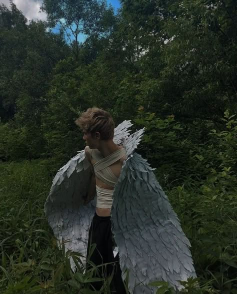 angels Guy With Wings Aesthetic, Winged Human Aesthetic, Icarus Halloween Costume, Male Angel Cosplay, Angel In Disguise Outfit, White Angel Wings Aesthetic, Male Angel Aesthetic, Angel Costume Men, Angel Boy Aesthetic