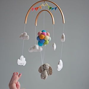 Mobile Baby Diy, Origami Mobile, Diy Baby Mobile, Baby Mobil, Balloon Clouds, Whimsical Nursery, Rainbow Balloons, Mobile Baby, Diy Mobile