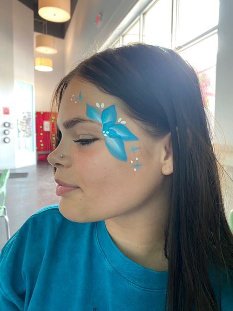 Near eye face painting of a flower Face Paint Birthday Party Ideas, Easy Things To Face Paint, Simple Flower Face Paint, Quick And Easy Face Painting For Kids, Preppy Face Paint Ideas, Super Easy Face Paint, Easy Face Painting For Beginners, Luau Face Painting Ideas, Face Painting Sports