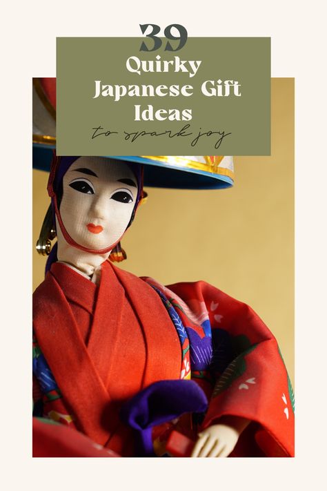 Are you looking for Japanese gifts that will delight nerds, foodies, anime fans, music lovers, language learners and all-around otaku? Here are just a few Japanese gifts for people who can’t get enough of the Land of the Rising Sun. Japanese Gifts Ideas, Birthday Gifts For Anime Lovers, Gift Ideas For Anime Fans, Gift Ideas For Anime Lovers, Gifts For Anime Lovers, Japan Trinkets, Asian Gifts, Japanese Fan, Japanese Gifts