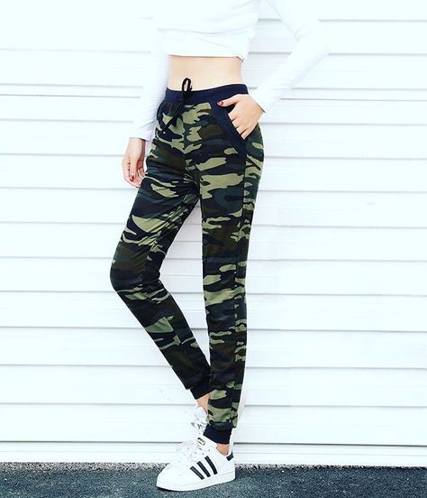 LINK IN BIO Womens Sweatpants New Drawstring Sweats Lounge camouflage camo army#womenssweats #yogapants #camo #camopants #womenscamo #fitness #gym Celana Jogger Wanita, Celana Fashion, Joggers Women, Women Sweatpants, Casual Pants Style, Camo Joggers, Camouflage Pants, Camo Pants, Print Pants