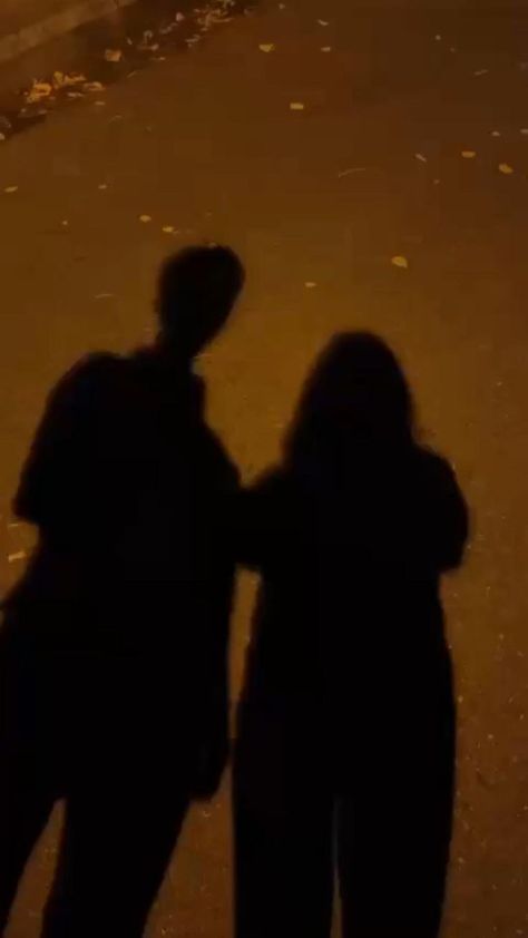 Barish Pic, Fake Boyfriend Video Call, Couple Shadow, Hipster Drawings, Venomous Snakes, Night Shadow, Boy Best Friend Pictures, Boyfriend Video, Shadow Video