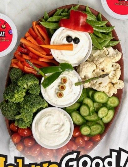 December Party Food Ideas, Christmas Veggie Display, Snowman Fruit Tray, Christmas Party Platter Ideas, Snowman Veggie Platter, Christmas Nibbles Platter, Santa Veggie Platter, Veggie Board Christmas, Charcuterie Board Ideas Christmas Party