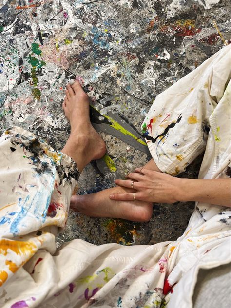 Woman In Art Studio, Woman Artist Aesthetic, Hands With Paint On Them, Female Painter Aesthetic, Creative Woman Aesthetic, 90s Artist Aesthetic, Rich Artist Aesthetic, Artist Painting Aesthetic, Professional Artist Aesthetic