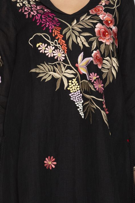 Linen Embroidery, Embroidered Kurti, Elegant Fashion Wear, Embroidery On Kurtis, Loom Knitting Patterns, Hand Painted Fabric, Hand Painted Sarees, Suit Pattern, Buy Linen