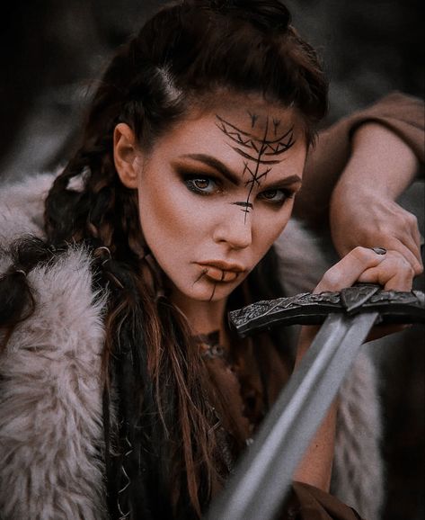 Viking Face Paint, Viking Halloween Costume, Viking Makeup, Vikings Halloween, Barbarian Woman, Viking Warrior Woman, Viking Cosplay, Medieval Hairstyles, Halloween Makeup Diy