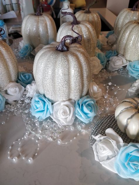 Cinderella Table Decorations, Cinderella Wedding Centerpieces, Quince Centerpiece, Sweet 16 Cinderella Theme, Cinderella Decorations, Cinderella Centerpiece, Cinderella Bridal Shower, Cinderella Quinceanera Themes, Cinderella Birthday Cake