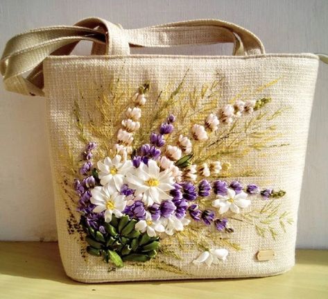 Ribbon Rose Embroidery, Sulam Pita, Coin Purse Pattern, Embroidery Easy, Handmade Fabric Bags, Simple Hand Embroidery Patterns, Ribbon Embroidery Tutorial, Felt Crafts Diy, Embroidered Handbag