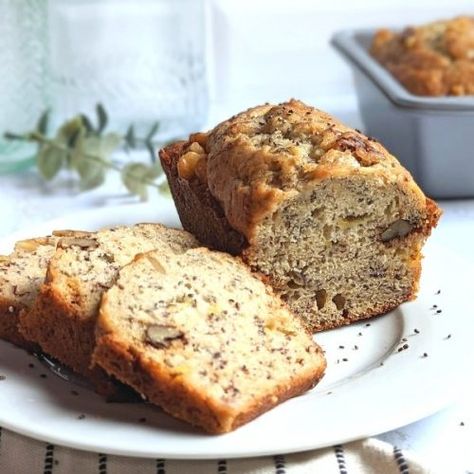 Banana Bread with Chia Seeds - The Herbeevore Recipe For Ripe Bananas, Chia Banana Bread, Bread With Chia Seeds, Easy Sweet Bread, Chia Seeds Recipe, High Protein Recipe, Protein Banana Bread, Ripe Banana Recipe, Protein Recipe