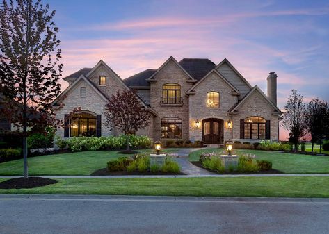 Mansion Exterior Suburban, Suburban Mansion Exterior, European Homes, Suburban House, Decor Ikea, Traditional Exterior, House Exteriors, Design Exterior, Luxury Homes Dream Houses