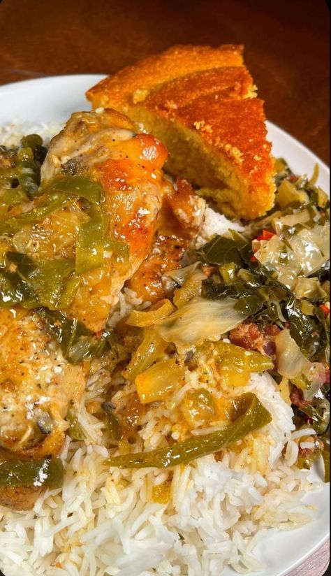 Delicious Rice Dishes, Smothered Turkey, Wings Fried, Smothered Turkey Wings, Food Content Creator, Rice Fried, Tea Lemonade, Turkey Wings, Healthy Lunch Meal Prep