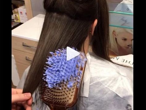 Your Hairbrush is apparently the key to getting perfect Ombre hair. How To Ombre Your Hair, Ombre Hair At Home, Diy Ombre Hair, How To Do Ombre, Sweat Proof Makeup, Baby Hair Brush, Short Ombre Hair, Ombre Hair Blonde, Diy Ombre