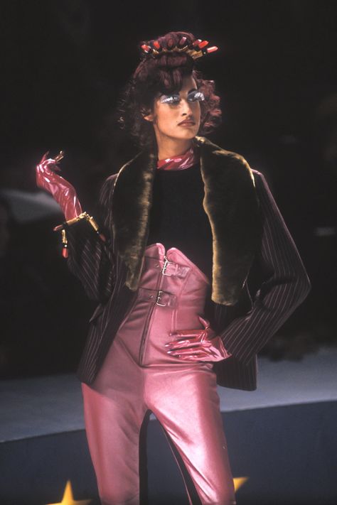 Beauty And Fashion Yasmeen Ghauri, Original Supermodels, High Fashion Looks, 90s Models, Crop Top Outfits, Beauty And Fashion, Paul Gaultier, Jean Paul, Jean Paul Gaultier