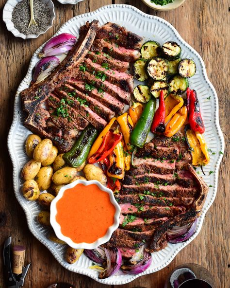 This recipe is surprisingly simple to prepare, with minimal ingredients & straightforward cooking techniques. Perfect for both weeknight dinners & special occasions. Spanish Style Steak . Striploin Steak, Cooking With White Wine, Beef Gravy, Steak Sauce, Grilled Veggies, Special Dinner, Cooking Wine, Grilled Vegetables, Weeknight Dinners