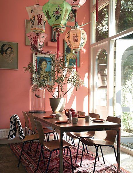 The dining room of a Dutch home features brightly hued lanterns suspended above the table. Modern Bohemian Decor, Bohemian Dining Room, Dining Room Colors, Deco Boheme, Bohemian Interior, Boho Dekor, Pink Walls, Bohemian Home, Modern Bohemian