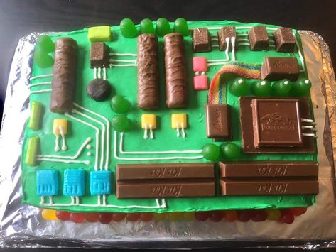 Motherboard Birthday Cake Funny Grooms Cake, Computer Cake, Cake For Boyfriend, Surprise Boyfriend, Fail Videos, Birthday Surprise Boyfriend, Computers Tablets And Accessories, Birthday Cake For Him, Groom Cake