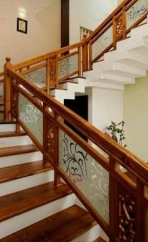 Wooden Railing Stairs, Staircase Glass Design, Reling Design, Wooden Staircase Railing, Wooden Staircase Design, Colonial Interior Design, Modern Stair Railing, Staircase Design Modern, Staircase Railing Design