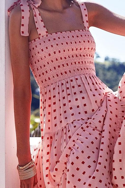 Pink dress with red polka dots, but they are squares. Ties at the shoulders and has smocking and ruffle tiers Stylish Maxi Dress, Mode Rose, Tiered Dresses, Belle Silhouette, Dress Sleeve Length, Printed Long Dresses, Dress Spaghetti, Aaliyah, Fashion Pattern