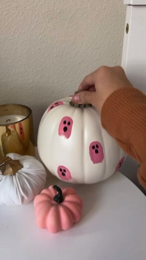 Pumpkin Painting Ideas Aesthetic, Pumpkin Painting Designs, Painting Trends, Cute Painted Pumpkin Ideas, Pumkin Ideas, Pumpkin Designs Painted, Pumpkin Painting Party, Pumpkin Paintings, Pumpkin Paint