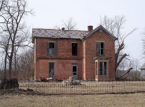 Dilapidated House, Abandoned Locations, Abandoned Towns, Abandoned Ohio, Abandoned Ruins, Abandoned Structures, Creepy Old Houses, Ohio House, Abandoned Architecture