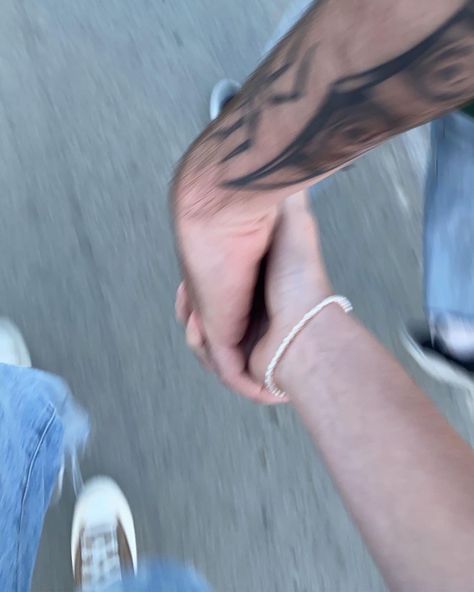 Holding Hands Tattoo, Pic Inspo Aesthetic, Lips Of An Angel, Brown Converse, Hands Tattoo, Bigger Arms, Hugging Couple, Romantic Photos, Couple Photo