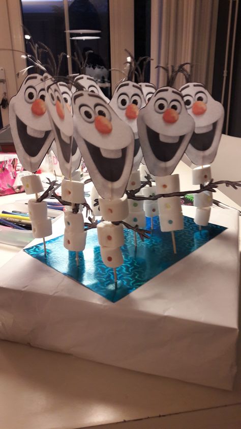 Olaf marshmallows Olaf Marshmallow, Candy Bar Frozen, Elsa Party, Disney Frozen Birthday Party, Disney Frozen Birthday, Frozen Fever, Frozen Birthday Party, Frozen Party, Frozen Birthday