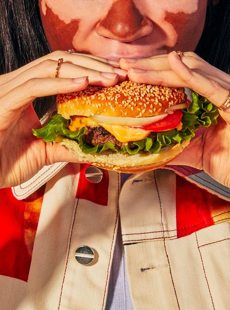 Thoughts & Prayers To Whoever Runs Burger King’s Twitter & Has To Clean This Mess Up #refinery29 Ayam Bakar, Cheer Party, Female Chef, People Having Fun, Food Content, Mess Up, Burger King, Food Photography, Chef