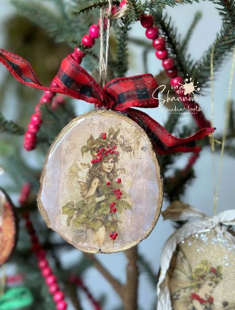 DIY Holiday Fairy Ornaments with IOD Transfers – IOD Public Wood Round Ornaments Diy, Iron Orchid Designs Ideas, Iod Christmas Transfers, Iod Christmas Ideas, Reverse Decoupage Ornaments, Iod Christmas Valley Transfer, Iod Christmas Ornaments, Iod Projects, Iod Baubles Mould