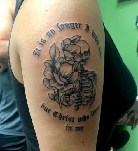 Goth Christian Tattoo, Traditional Christian Tattoo, Christian Back Tattoos, Unique Christian Tattoos, Teacher Tattoos, Tattoo Christian, Biblical Tattoos, American Traditional Tattoo, Back Tattoos